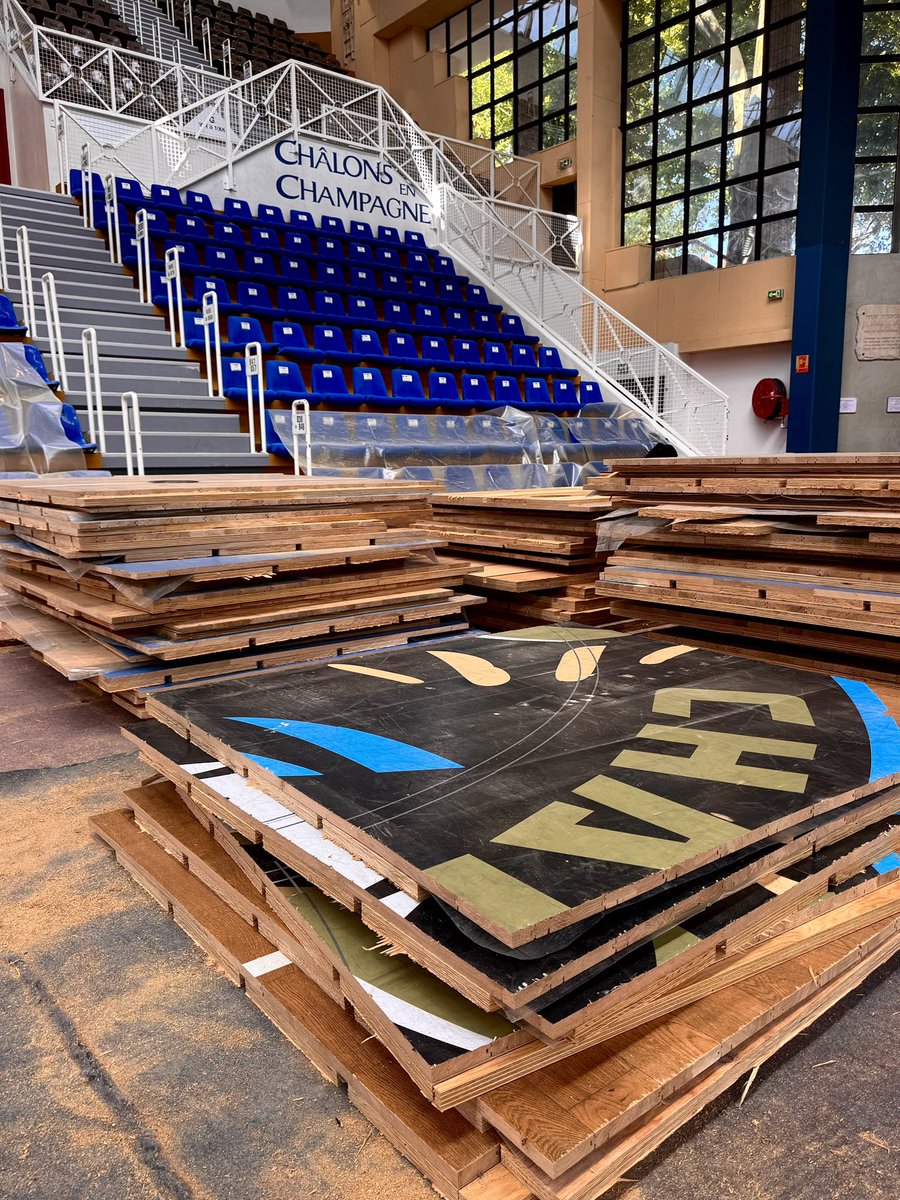 ChampBasketOff's tweet image. Coubertin fait peau neuve 🚧
Cet été, le parquet est en pleine rénovation pour offrir aux joueurs une surface de jeu à la hauteur de nos ambitions 👀
Un grand merci à l’agglomération de Châlons-En-Champagne pour ce chantier qui marque une nouvelle étape dans la vie du club 🙌