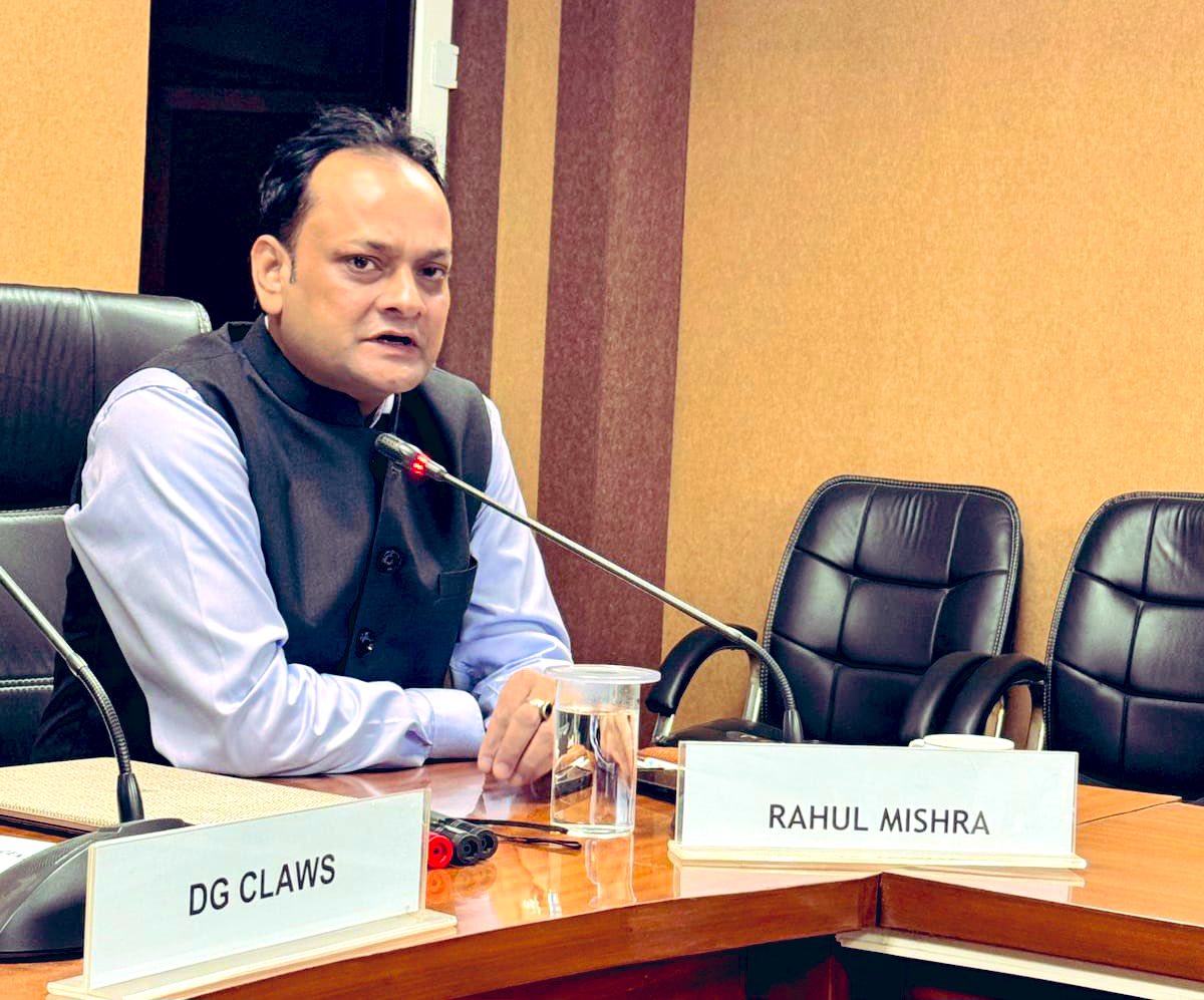 rahulmishr_'s tweet photo. Absolutely delighted to have delivered a lecture on the role of #minilaterals in the #IndoPacific at the SIS-CLAWS #SummerSchool2025 it was a happy coincidence to meet Maj. Gen. @bhadauriarps after such a long time 
Thanks @OfficialCLAWSIN @sisjnu_official for the opportunity. https://t.co/bB0rDepQLH