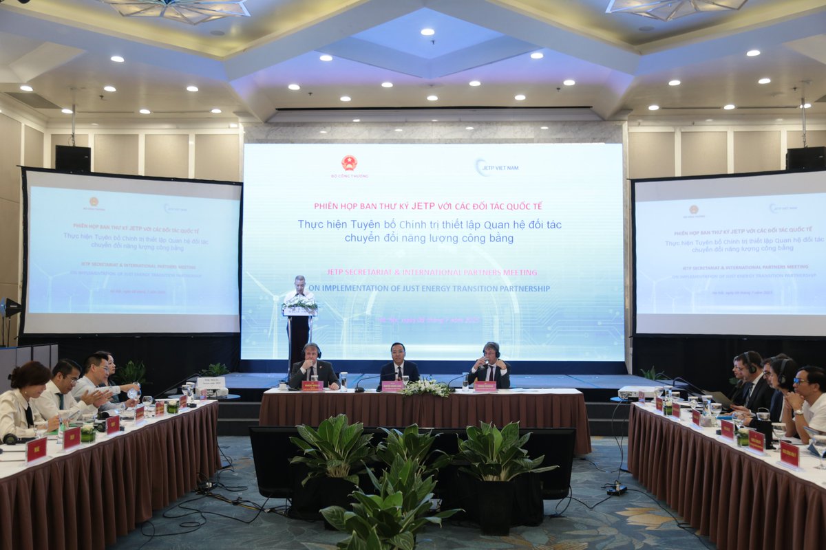 UKinVietnam's tweet image. 🎉 The UK and EU Announce €612M Green Investments in Viet Nam’s Energy Transition at the Just Energy Transition Partnership (JETP) Secretariat meeting 🌿
IPG members, GFANZ and JETP partners reaffirmed their commitment to accelerating the JETP partnership.