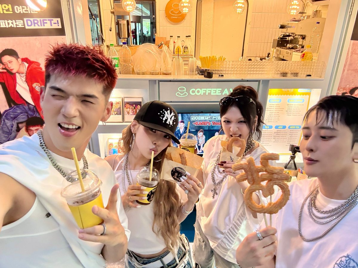 Si pudimos ganar el café para KARD podemos con todo ¡fighting hiddens! 💪🤎

#KARD #카드
#DRIFT #Touch
<a href="/KARD_Official/">KARD (카드)</a>