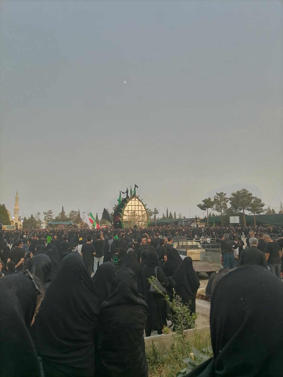 همون‌طور که عاشورا، مرز بین حق و باطله، حسین هم مرز بین دل‌های پراکندست؛ می‌شه باهاش جمع شد.

#حب_الحسین_یجمعنا
#مسیر_دلدادگی