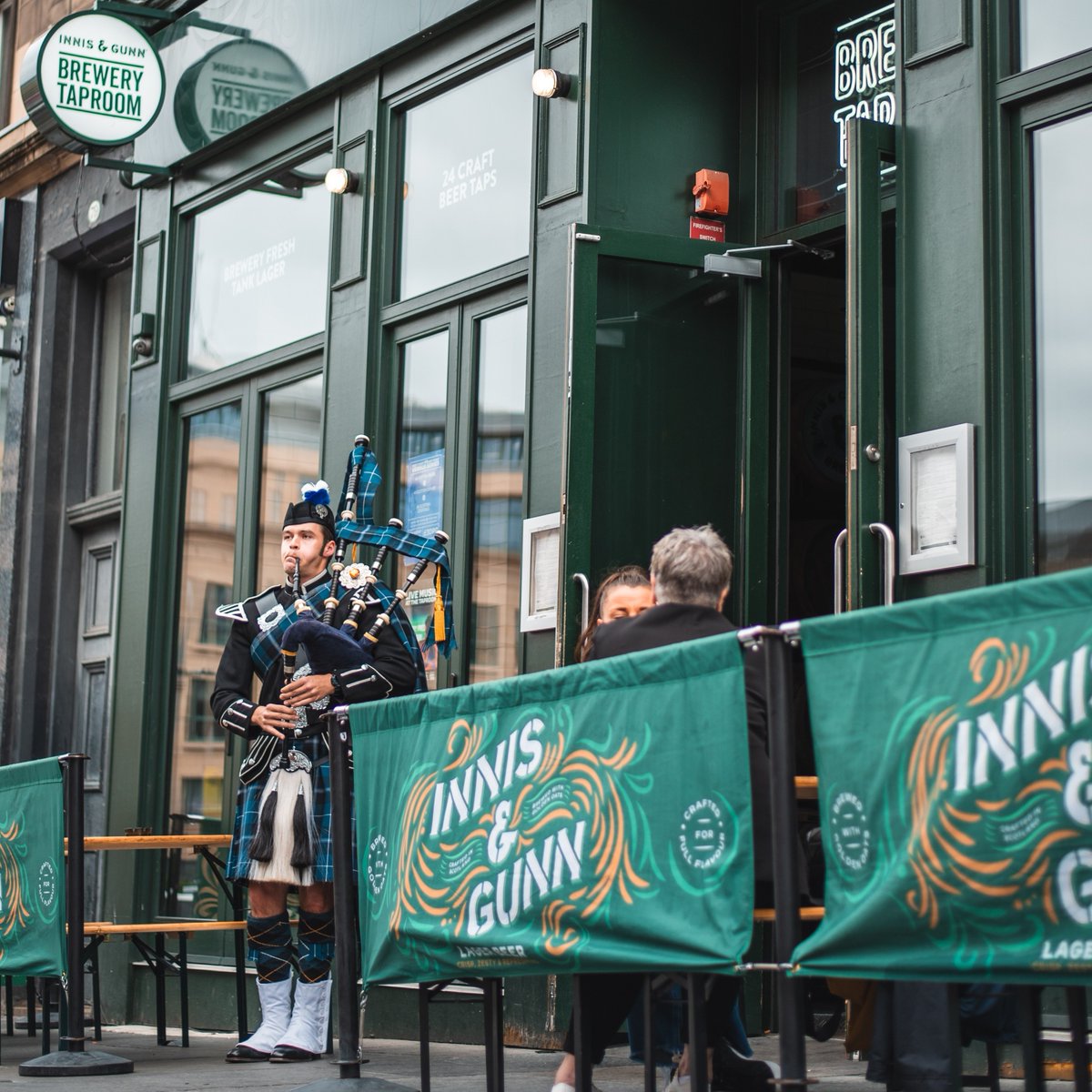EdinburghTattoo's tweet image. Make a full day of it with The Tattoo Taproom Experience!
In partnership with @innisandgunn, this exclusive package includes:
• Your Tattoo Show ticket
• Glenfiddich cocktail & canapés on arrival
• Three-course meal paired with Edinburgh craft beers
• And more…