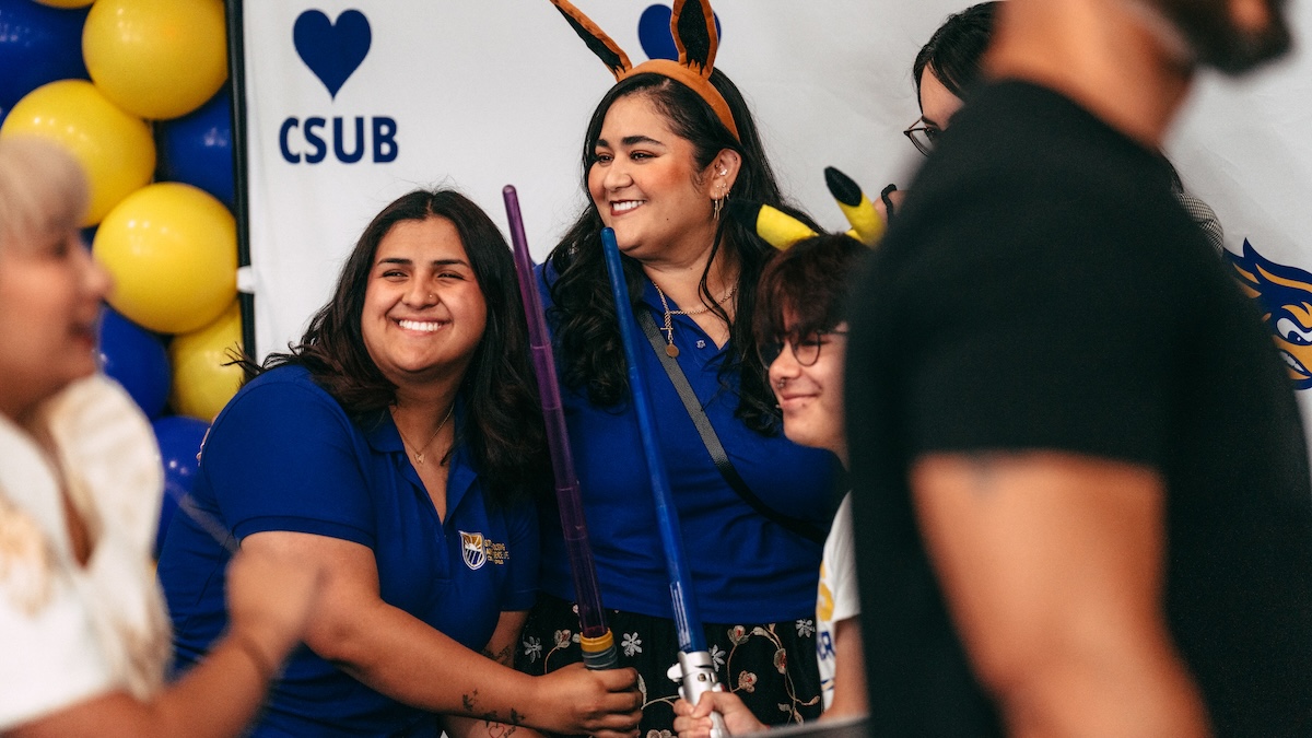 CSUBakersfield's tweet photo. Day one? Done โ
Day two? Letโs do this ๐ชโจ
The #RunnerRundown rolls on as Freshmen Orientation continues today! We're so excited to have you on campus and canโt wait to officially welcome you this fall ๐๐
๐ธ: EJ Medellin
#FutureRunners #RowdySaidYes #OrientationVibes https://t.co/n0vXT4S15f
