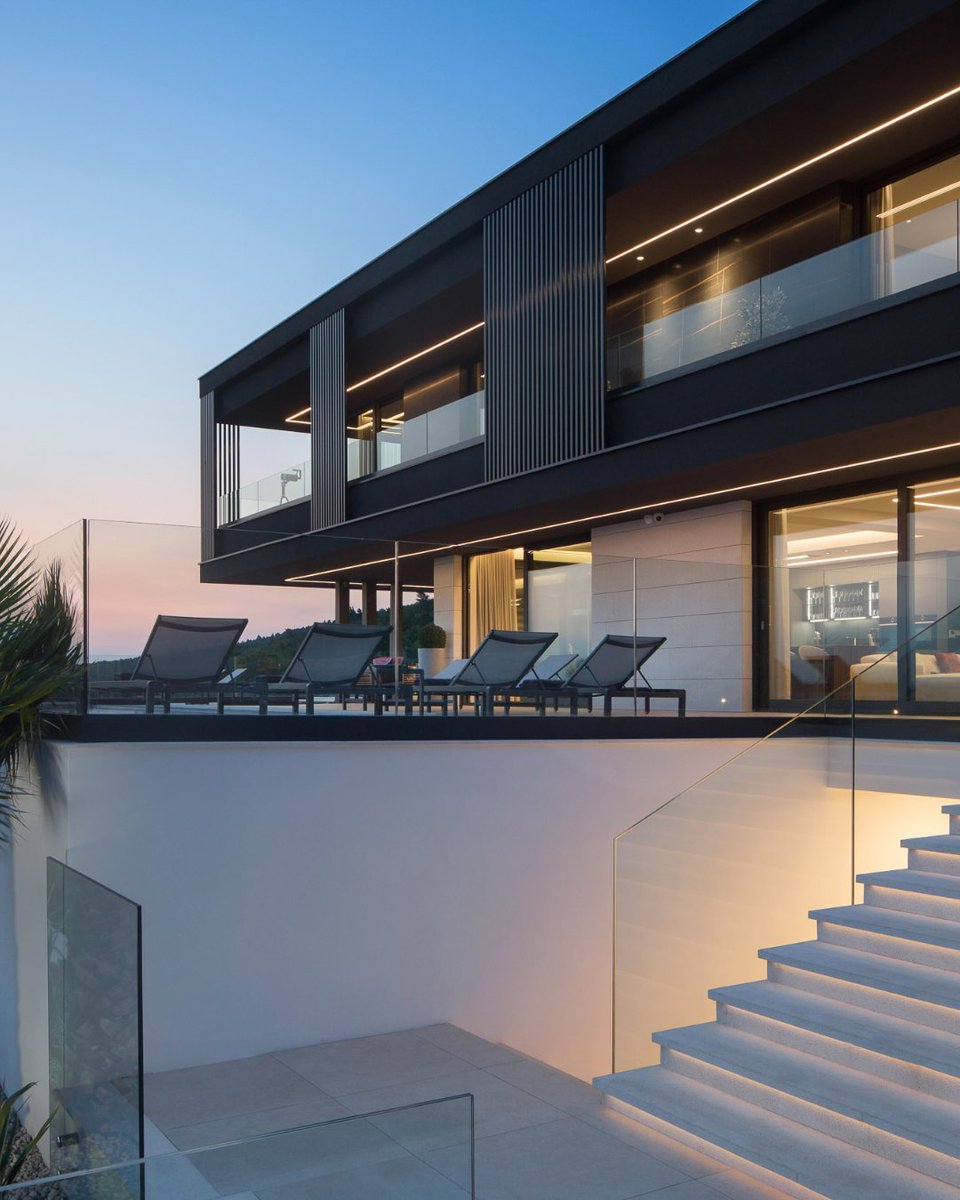 Luxury villa in Istria, Croatia with sea views, infinity pool, and wellness area. 🇭🇷🌊 Details: ev-link.de/qfTQ50Whmuz