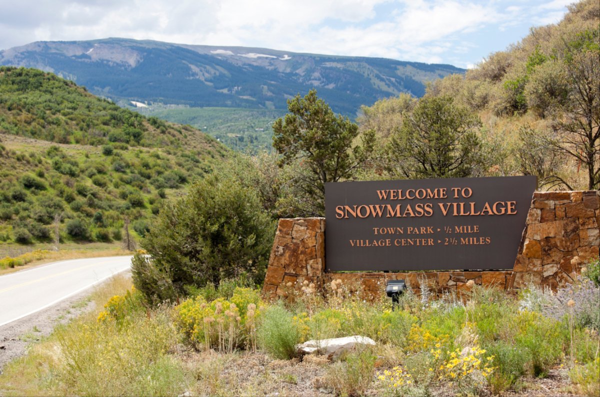 bwildinaspen's tweet photo. Kick off the Snowmass Free Concert Series this Thursday, June 12 at Fanny Hill with The Burroughs! 🎶 Bring your picnic and blanket for live music, sunsets, and good vibes from 5:30–8:30pm 🌄✨ https://t.co/PxhbwKH8b5