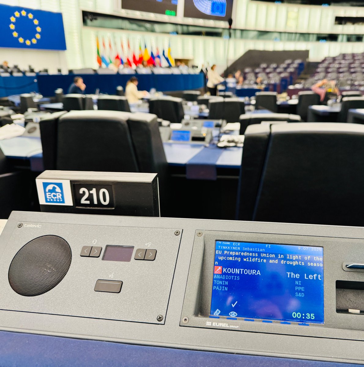 EU on pähkähullujen kerho.

Katsokaa nyt tuota otsikkoa, mihin nyt yritetään imeä rahaa.

Ensin Suomen pitää rahoittaa Etelä-Euroopan talouksia tukipaketeilla.

Sitten muiden remppoja elpymispaketilla.

Ja sitten vielä maksaa koko Euroopan turvallisuuden takaamisesta maana, jolla