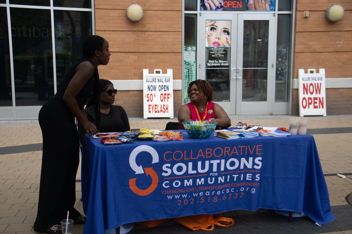 CSCempowers's tweet image. We had a great time out in Columbia Heights chatting with neighbors, sharing helpful resources, and handing out a few thoughtful gifts along the way! 💛

💙🧡#wearecsc  #LocalConnections #CommunitySupport