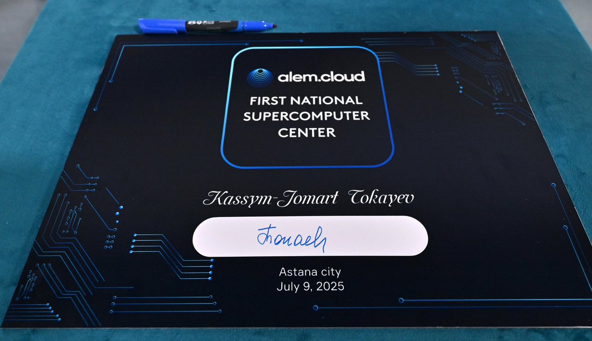 aqorda_press's tweet image. 🇰🇿 President @TokayevKZ inaugurated Kazakhstan’s newest digital milestone at the National Supercomputer Center Alem.cloud.
Powered by cutting-edge NVIDIA H200 GPUs, the supercomputing cluster delivers up to 2 exaflops of performance—making it Central Asia’s most…