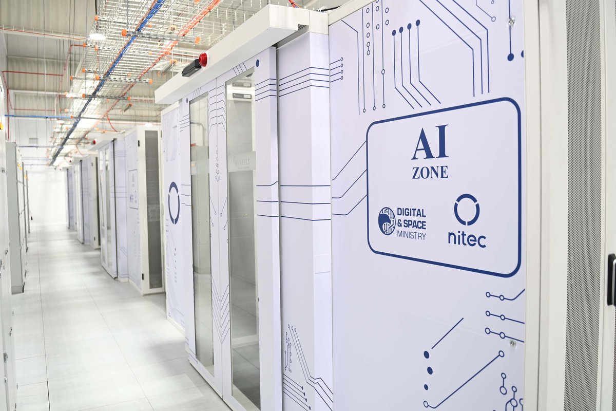 aqorda_press's tweet image. 🇰🇿 President @TokayevKZ inaugurated Kazakhstan’s newest digital milestone at the National Supercomputer Center Alem.cloud.
Powered by cutting-edge NVIDIA H200 GPUs, the supercomputing cluster delivers up to 2 exaflops of performance—making it Central Asia’s most…