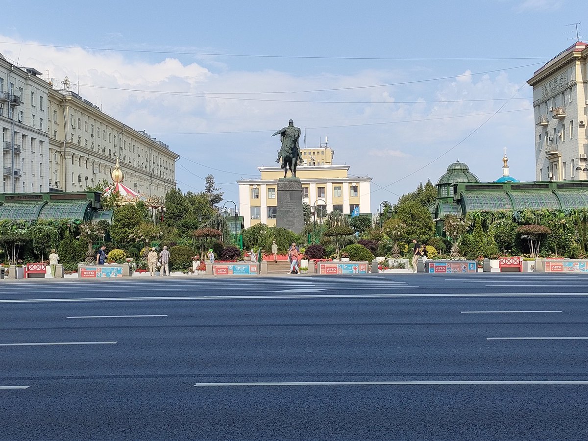📷 Jour 4 : rencontres et entretiens avec Xavier Moreau <a href="/stratpol_site/">Stratpol</a> et Alexandre Latsa <a href="/Frussien/">alexandrefrussien</a> puis repas au café Pouchkine.
Entretiens bientôt disponibles sur e-r.fr