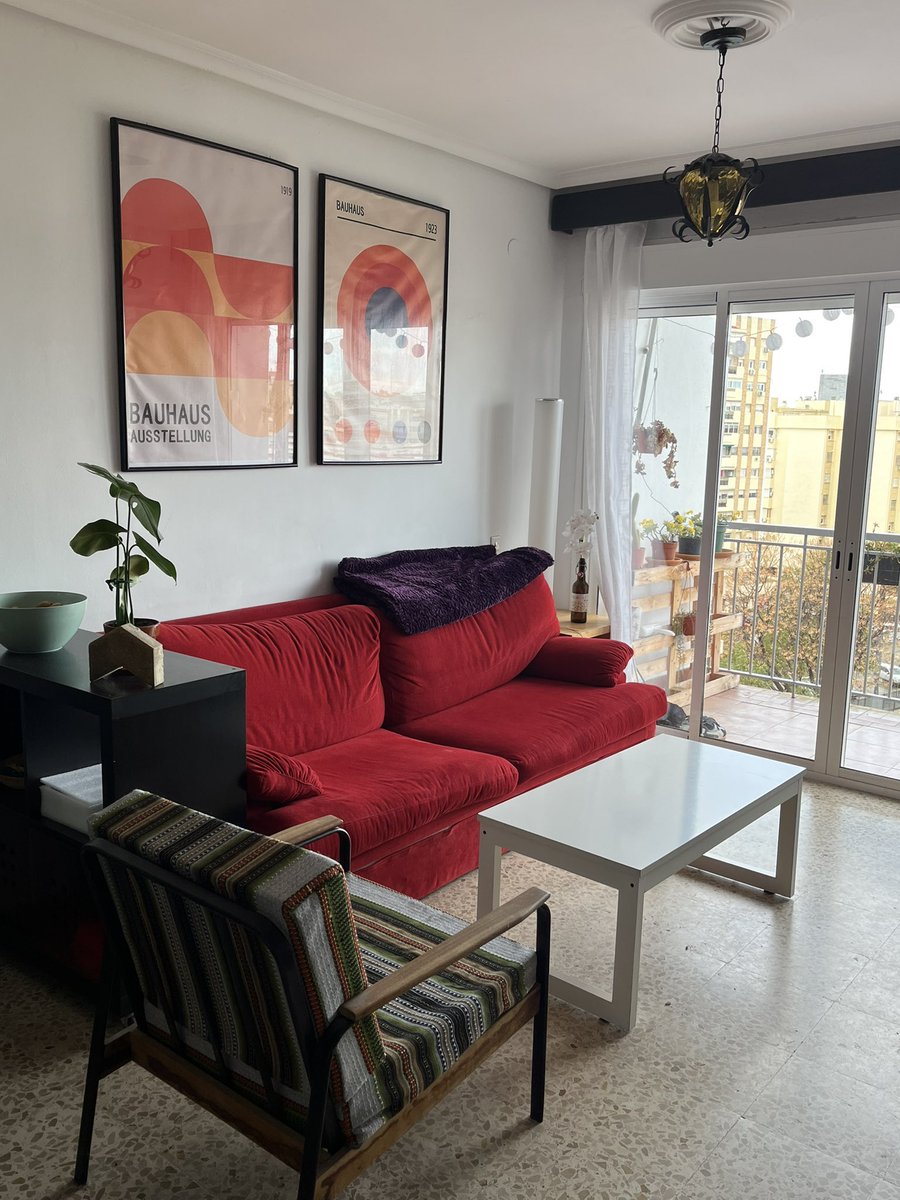 maarjimmz's tweet photo. Hola! Mis compis se van y busco a dos compis para mi piso en el Plantinar. (300€ + luz + wifi) para empezar en Septiembre.
Cerca de metro, bus y tranvía. Busco gente limpia, ordenada, que le guste hacer vida de piso🧚🏼‍♂️🦋🌺. Máster/trab. Rt por favor y más info DM!! #pisossevilla https://t.co/zoPl9djNjC
