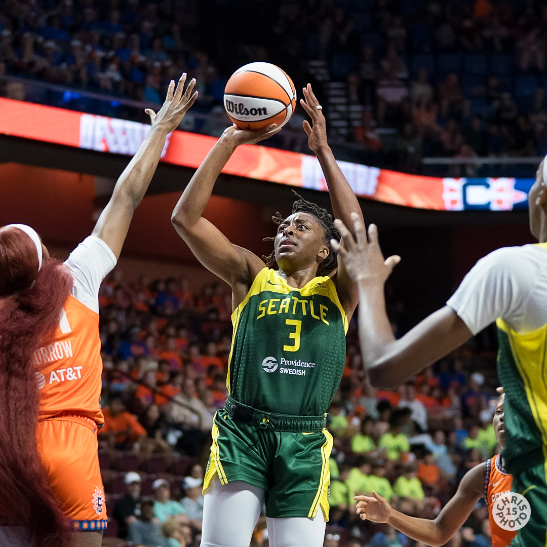 chrisphoto15's tweet image. The @seattlestorm lead the @ConnecticutSun 49-41 at the half at today's #WNBA Camp Day Game.