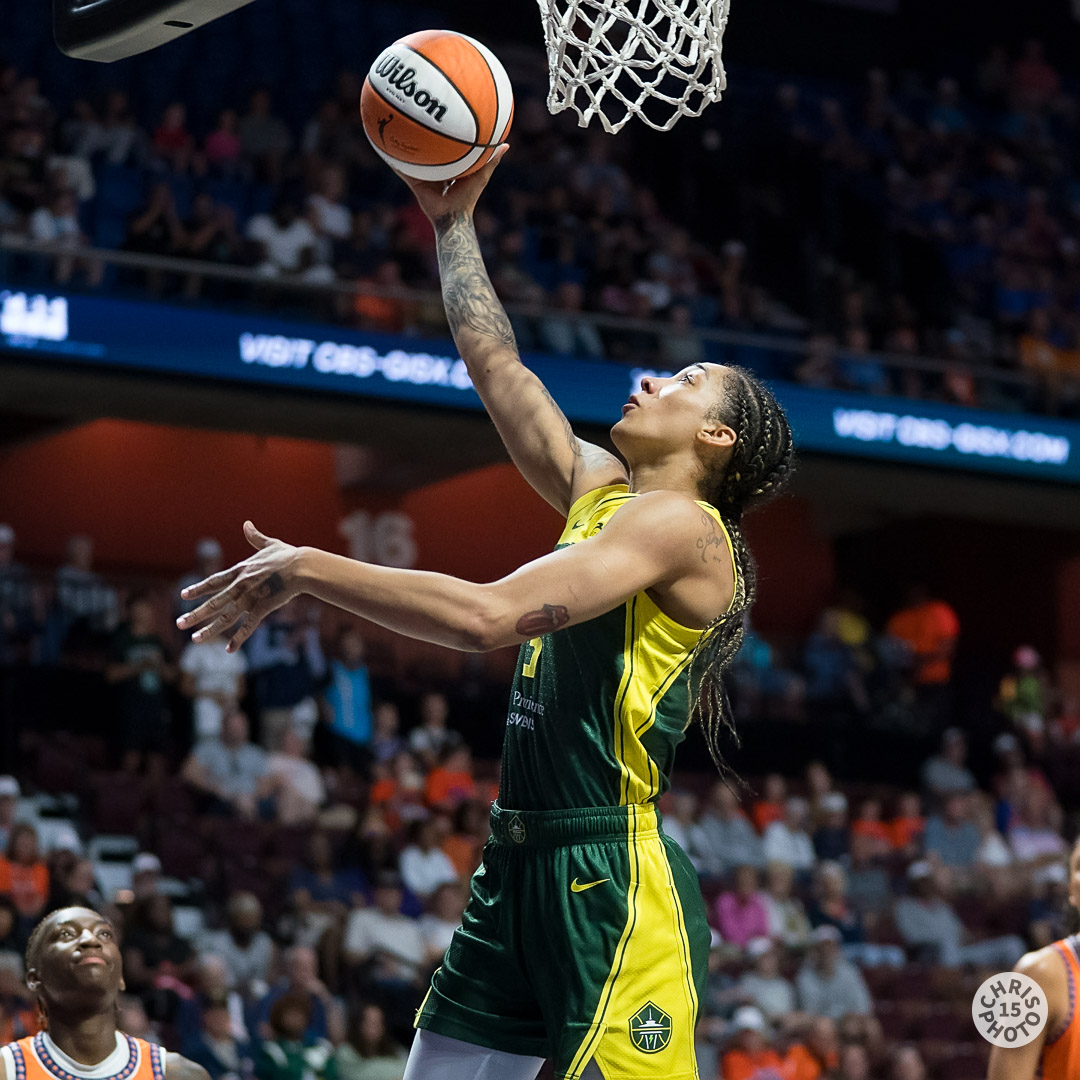 chrisphoto15's tweet image. The @seattlestorm lead the @ConnecticutSun 49-41 at the half at today's #WNBA Camp Day Game.