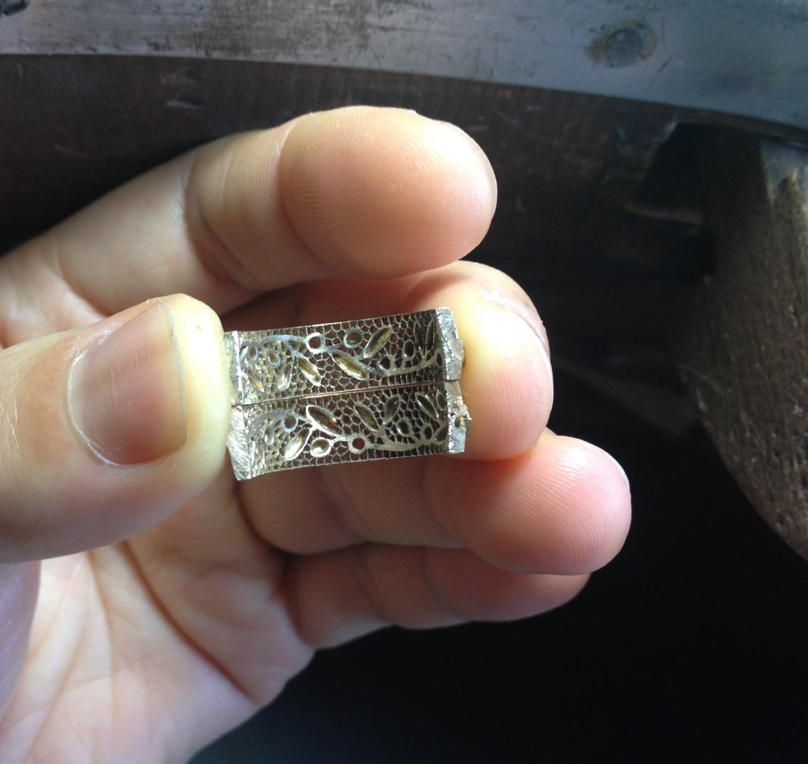 junkirenze's tweet photo. 以前世田谷に店舗をお持ちだったジュエルピアレさんとのコラボで制作させて頂いた、オリーブモチーフのハニカムリング。 https://t.co/8ugliSCPnd