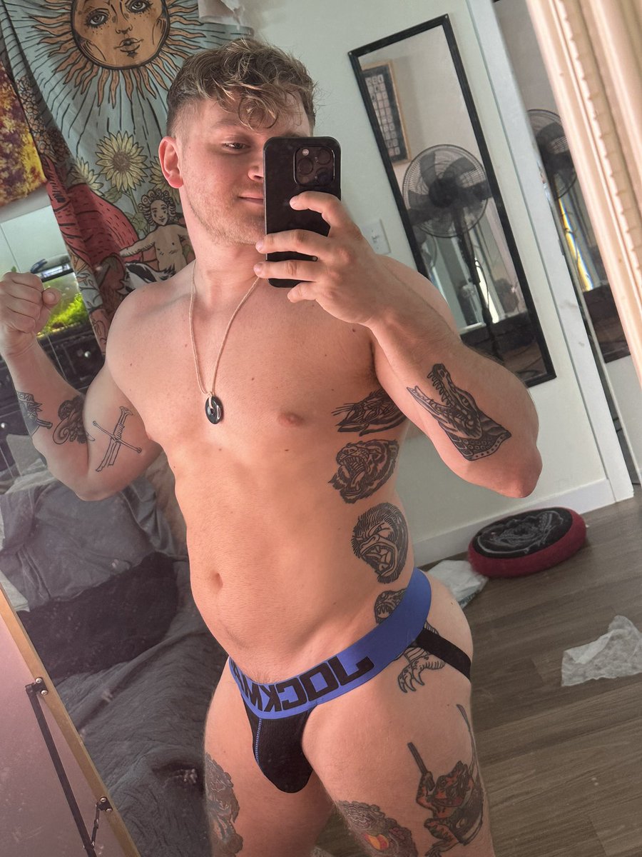 tattedandtwunky's tweet photo. Get a handful 😈😈 https://t.co/XqmAbh04QH