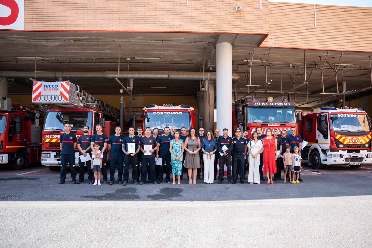 👩‍🚒 Enhorabuena a los 90 bomberos que han ascendido en sus responsabilidades para seguir prestando el mejor servicio a los almerienses.

Gracias por vuestra labor incansable para garantizar la seguridad en nuestra ciudad.