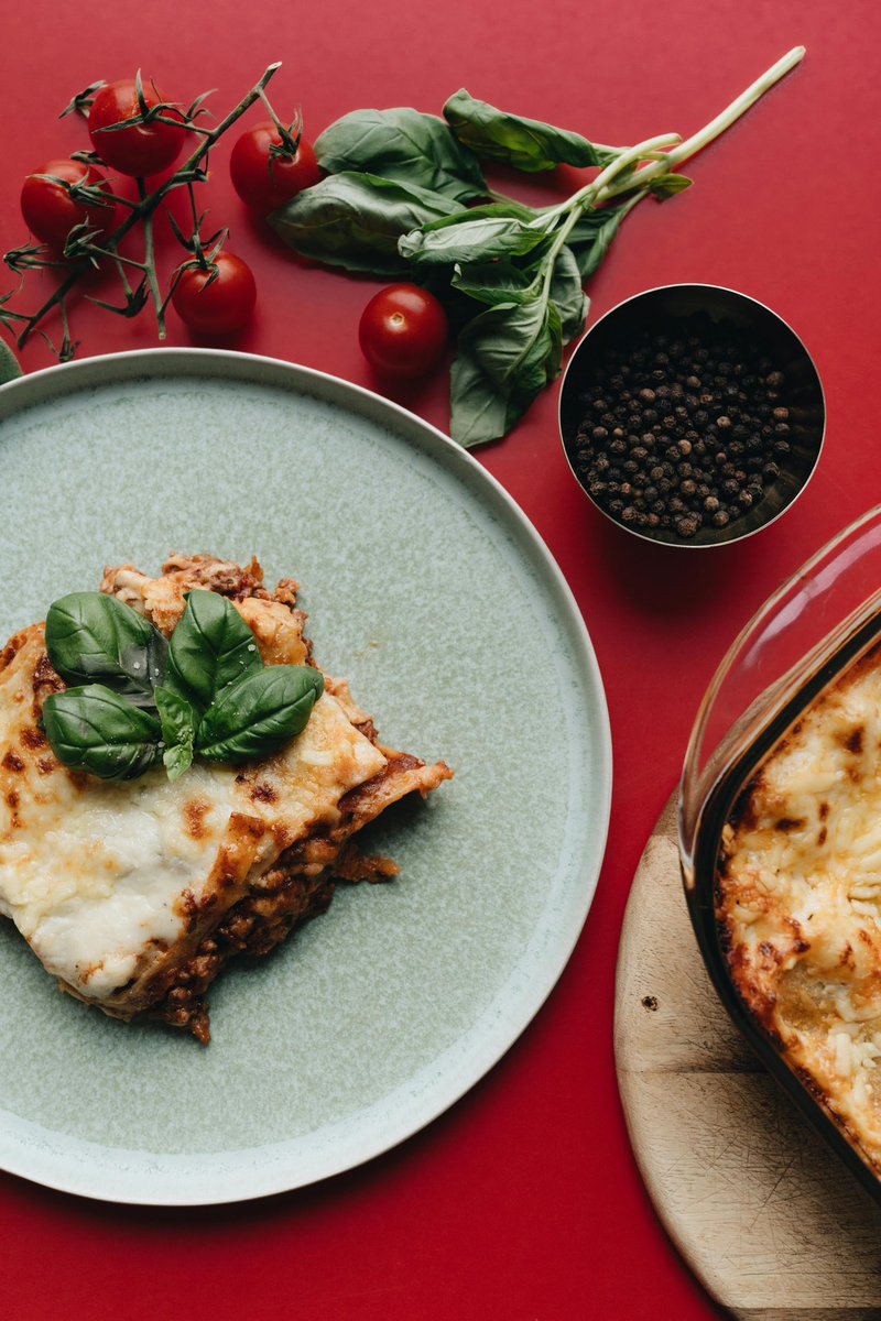 SyncopationLIT's tweet image. In the Summer of ‘89, a Deadhead took to the road selling lasagna along the way. But was it really lasagna? Read Mike Sluchinski’s flash fiction and decide for yourself:

…copationliteraryjournal.wordpress.com/wp-content/upl…

#GratefulDead #music #WritingCommunity #flashfiction #readingcommunity #Writer
