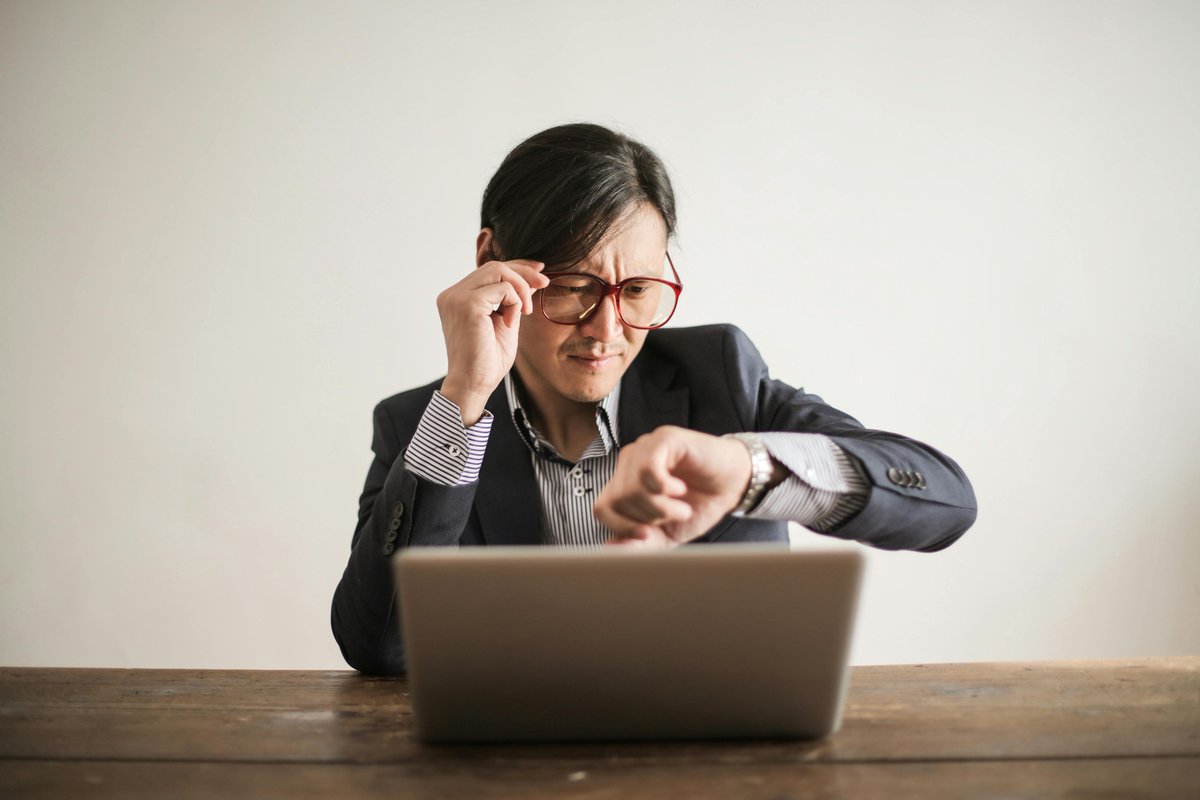 VanguardResumes's tweet photo. Learning how to manage your time effectively will do more for your career than working late every night. #TimeManagement #ProductivityTips https://t.co/gtjSRETqOn