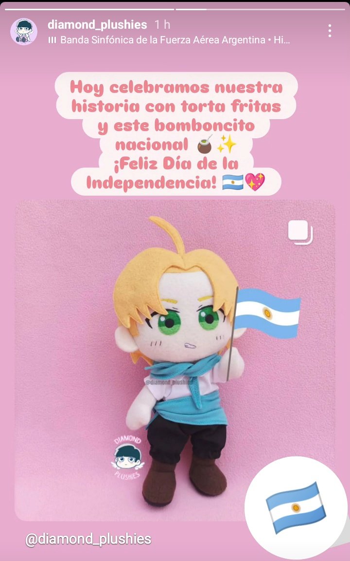 Moya_Torta's tweet photo. la chica de los peluches usando el peluche del tincho para celebrar el dia de la independencia🙂‍↕️🙂‍↕️ https://t.co/1emQuxmW0g