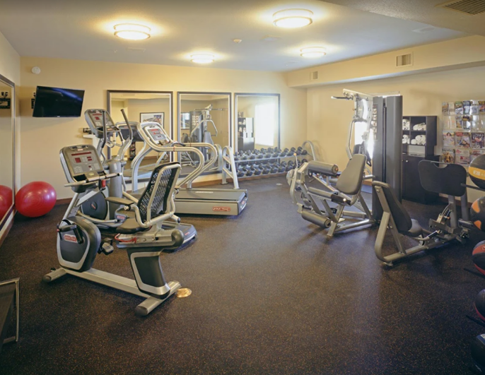 CWSFortCollins's tweet photo. Start strong. 💪 Our on-site fitness center is open 24/7—ideal for early risers and night owls chasing that wellness routine. https://t.co/jdBF2AcMHG