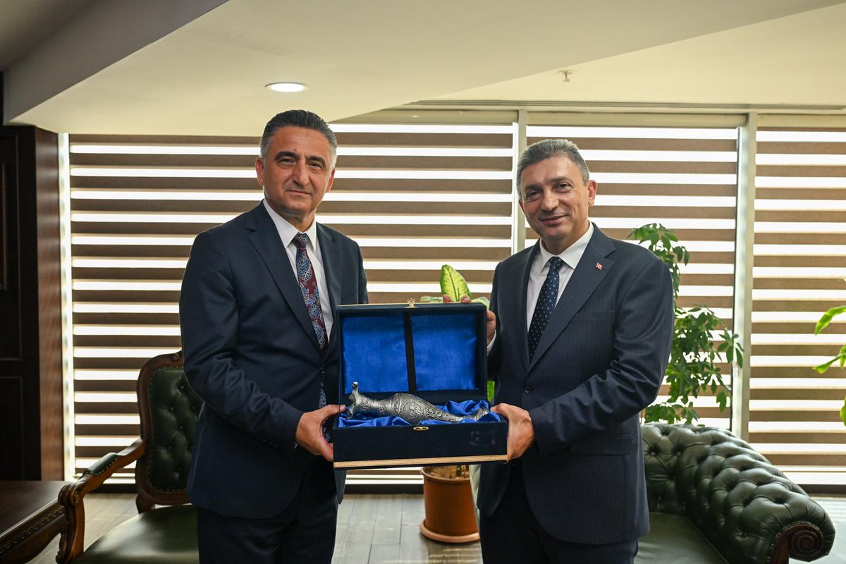 T.C. Kepez Kaymakamlığı (@kepez_kaymakam) on Twitter photo Antalya Valisi Sn. Hulusi Şahin, yeni görevi dolayısı ile Kaymakamımız Sn. Suat Dervişoğlu’na hayırlı olsun ziyaretinde bulundu ve ilçemiz ile ilgili değerlendirme toplantısı yapıldı. Sn. Valimize nazik ziyaretleri için teşekkür ediyoruz.
<a href="/AntalyaValilik/">T.C. Antalya Valiliği</a> Antalya Valisi Sn. Hulusi Şahin, yeni görevi dolayısı ile Kaymakamımız Sn. Suat Dervişoğlu’na hayırlı olsun ziyaretinde bulundu ve ilçemiz ile ilgili değerlendirme toplantısı yapıldı. Sn. Valimize nazik ziyaretleri için teşekkür ediyoruz.
<a href="/AntalyaValilik/">T.C. Antalya Valiliği</a>