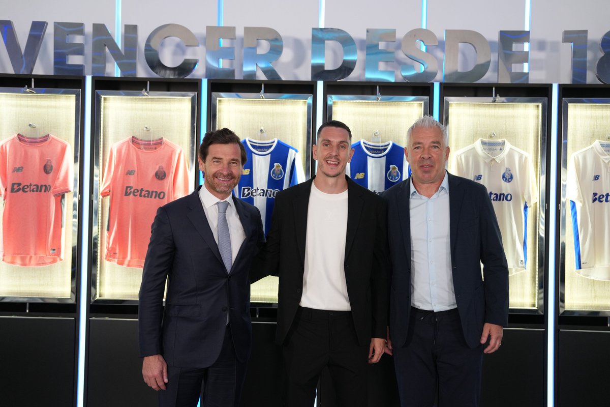 Esta sempre foi a tua casa 🤝💙

#SeguimosJuntos <a href="/Joaocosta_24/">João Costa</a>