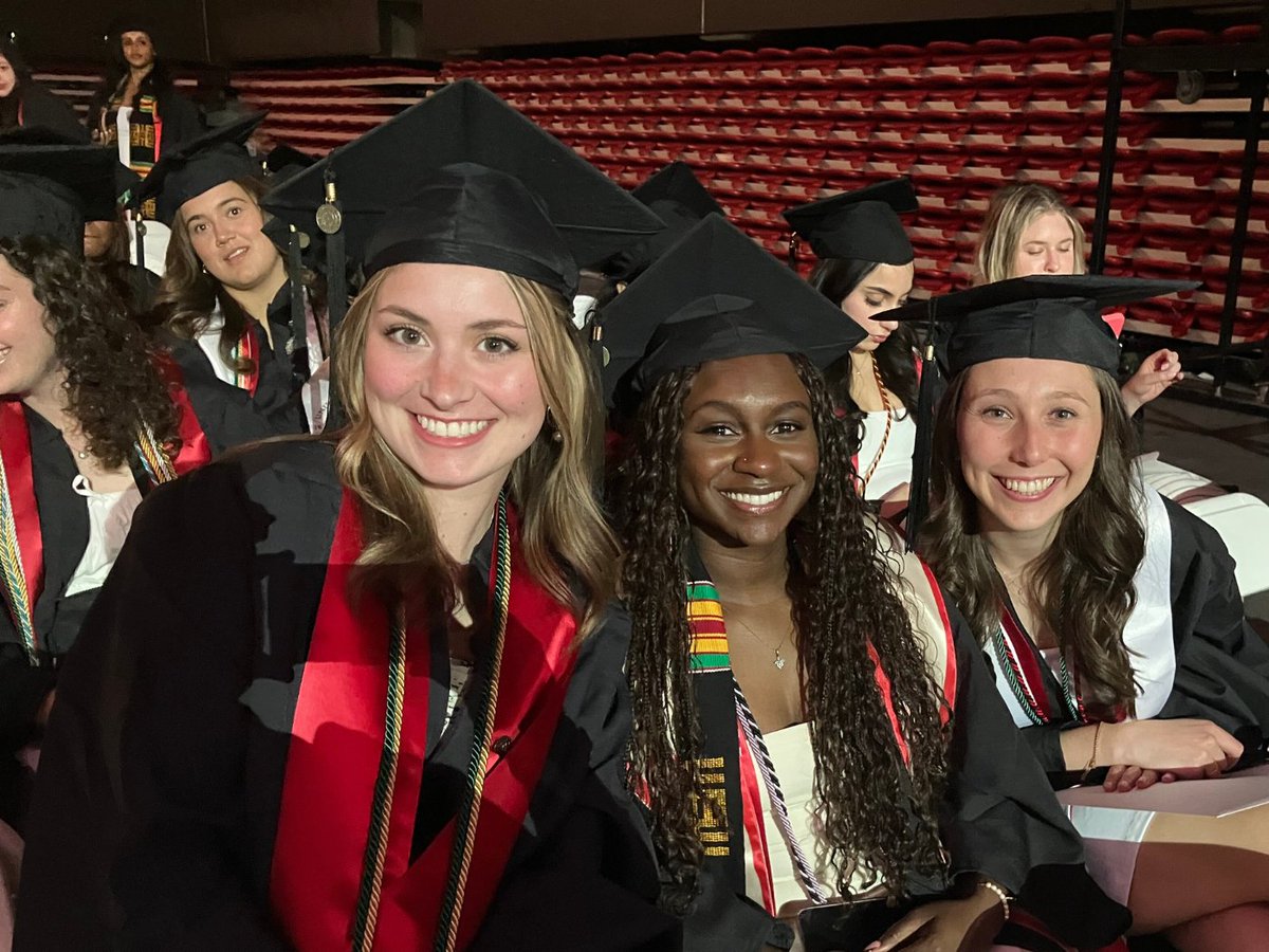 Congrats to Hannah Altberger who is the first graduate of a social data science major with public health track! 
“Getting to pioneer this major was so cool. I just happened to be the first one to graduate with this degree, and it's such an honor.”
🏆 🏆 🏆
brnw.ch/21wU1bK