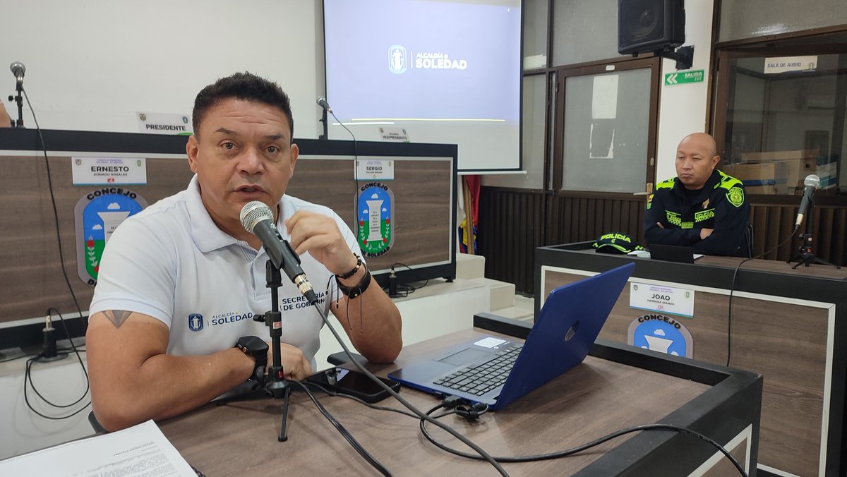Carlos Valencia Muñoz, secretario de gobierno y el mayor Jhon Pérez, encargado de la policía municipal, presentan informe ante el concejo sobre la seguridad de Soledad.