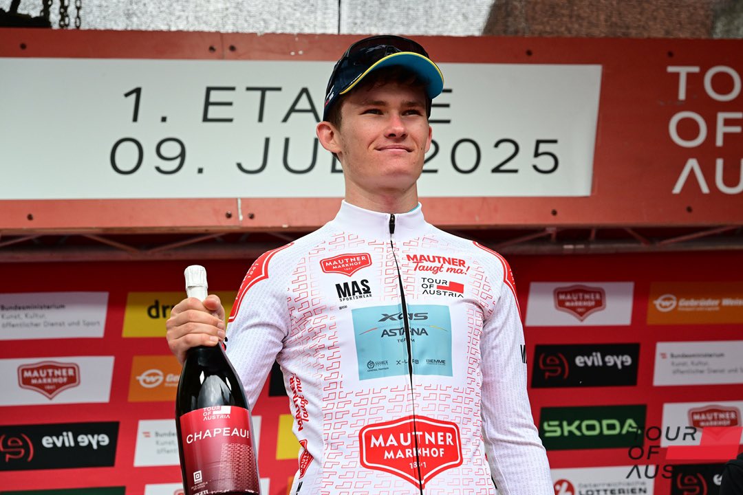🇦🇹 PHOTO: <a href="/TourOfAustria/">Österreich Rundfahrt</a> 

<a href="/NicoVino13/">Nico</a> in the white jersey as the KOM classification leader.

#TourOfAustria #XDSAstanaTeam