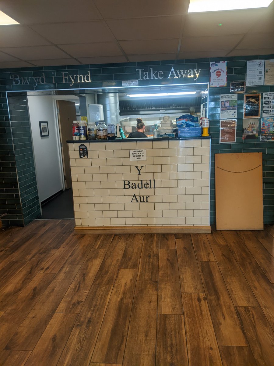 AdvisorChip's tweet photo. Badell Aur, High St Bala. Cod and chips. Decent and plenty. https://t.co/y3LSPCVlmz