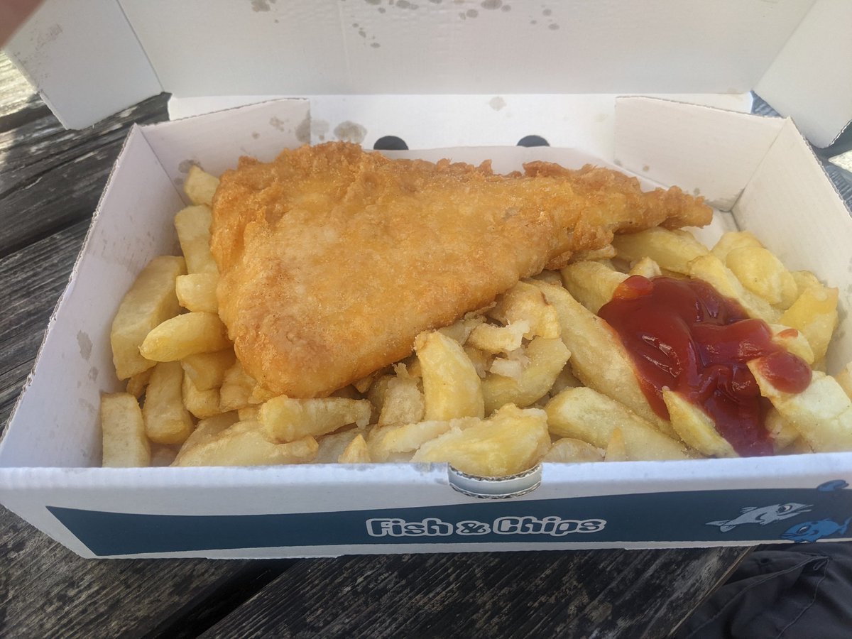 AdvisorChip's tweet photo. Badell Aur, High St Bala. Cod and chips. Decent and plenty. https://t.co/y3LSPCVlmz