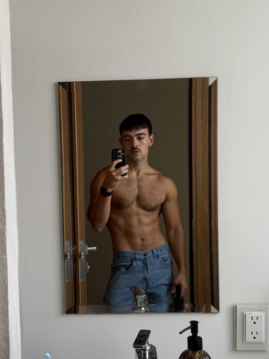 Yaaaas food poisoning abs 😍😍