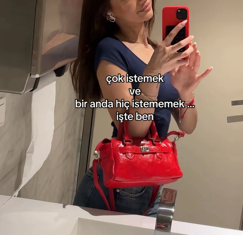 Alya (@alyareckles) on Twitter photo 