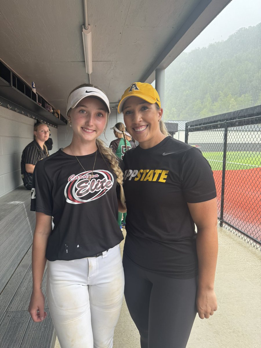 SadieSmith_27's tweet photo. Had an amazing time and experience at the App State softball camp today! Thank you @whitjones25 @MattAlberghini @courtney_ogle12 @MattAlberghini for all the feedback and drills! @AppStateSB @CarEliteNCorg https://t.co/zOnA3MX5Uj