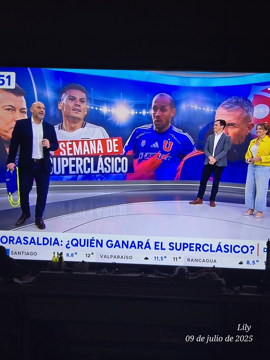 Lily3333sa's tweet photo. #24horastarde @TVN  ESTE PARTIDO SERÁ UN EMPATE !! 👟👟👟👟 https://t.co/SuPH3DGfUY