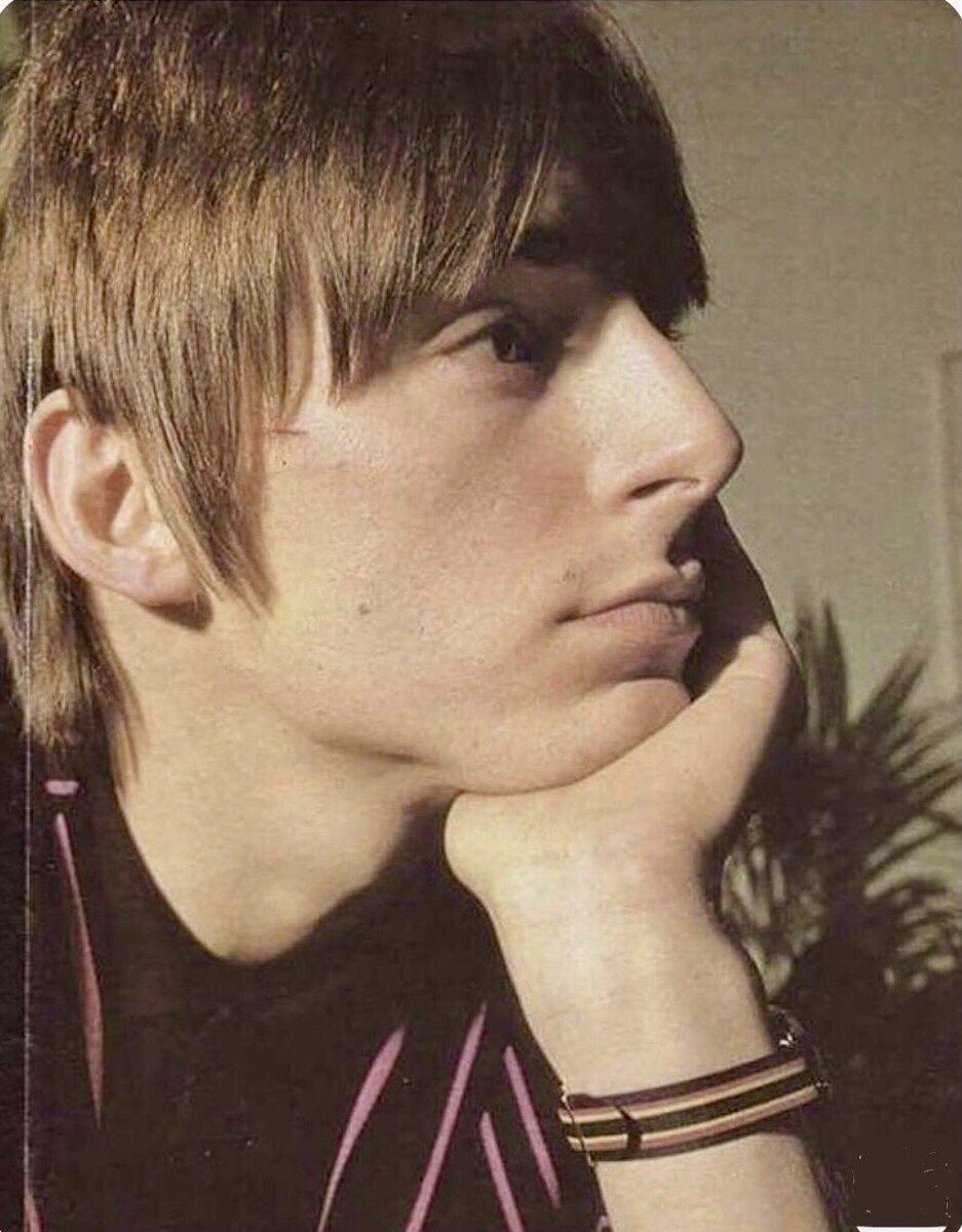 Times were so tough, but not as tough as they are now,
We were so close and nothing came between us - and the world -
No personal situations.

I haven’t posted anything for #WellerWednesday for a while.

Thick as Thieves live in Germany. What a track!

youtu.be/jcjZX9lpsVk?si…