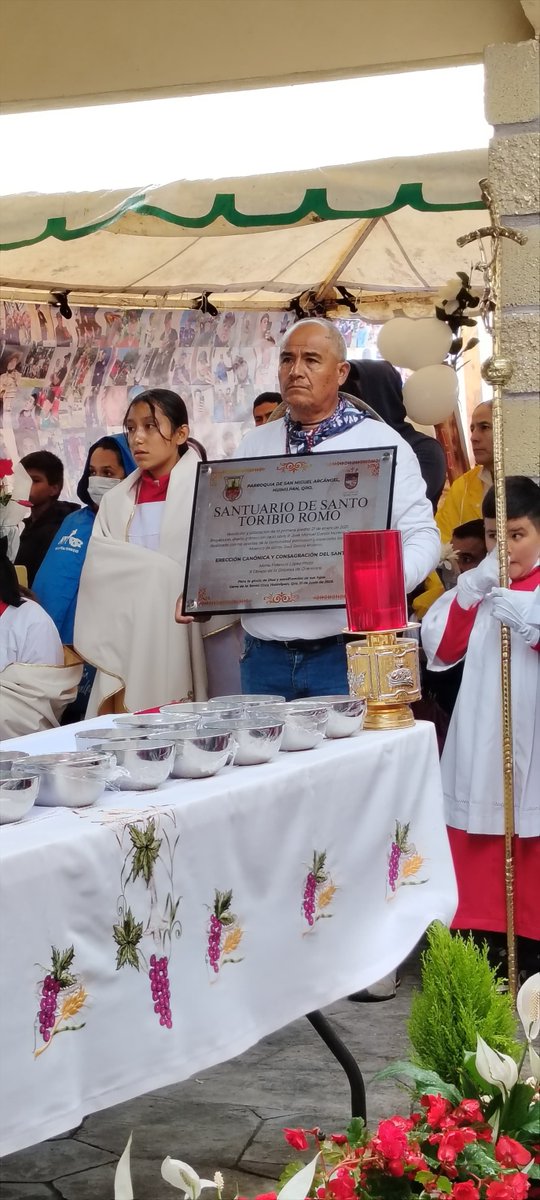 Santo Toribio, patrono de los migrantes, tiene un santuario en lo alto de las colinas queretanas. 

Con una peregrinación y solemne eucaristía, se inauguró el santuario ubicado en el Cerro de la Santa Cruz, en el municipio de Huimilpan, Querétaro. 

desdelafe.mx/noticias/turis…