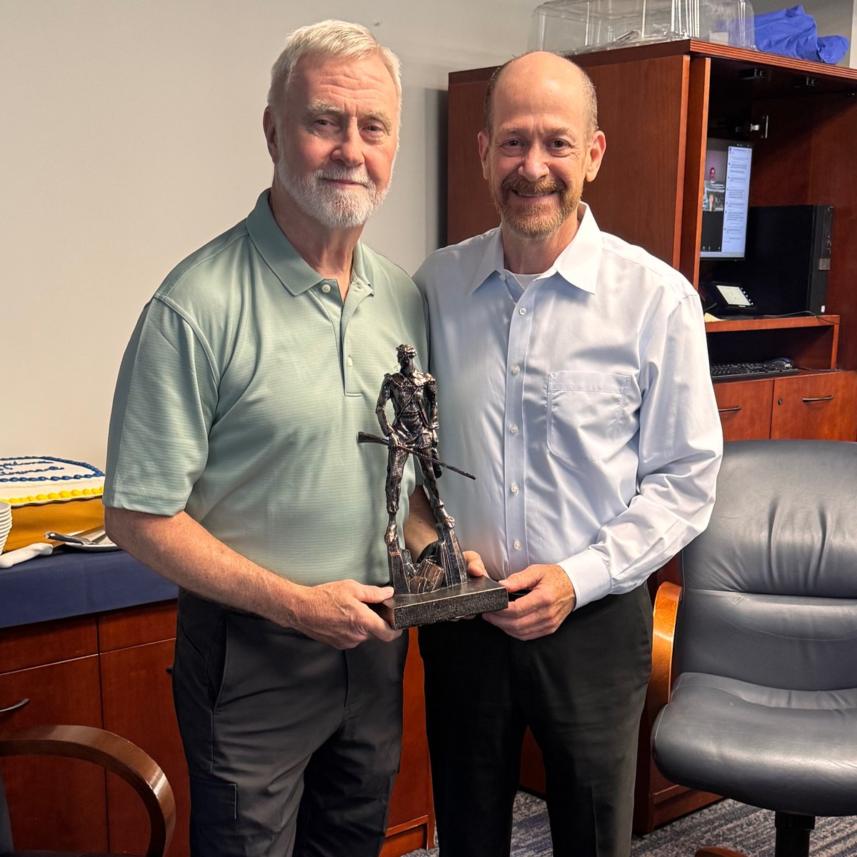 WVUPublicHealth's tweet image. 👏 Congratulations to WVU Health Sciences Research Associate Herbert Linn on his retirement! Herb has dedicated his career to improving public health in West Virginia, including playing a key role in addressing the opioid overdose epidemic. Best wishes on your next chapter! 🎉