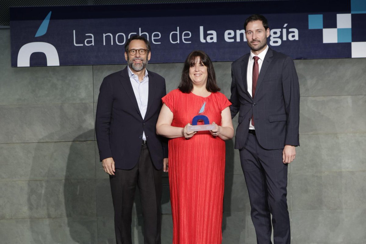 El Periódico de la Energía (@per_energia) on Twitter photo Premio de <a href="/Per_Energia/">El Periódico de la Energía</a> a la Mejor Iniciativa de Pública Energética para <a href="/eoi/">EOI</a> por sus 70 años impulsando el futuro de la energía a través de sus máster y programas
Categoría patrocinada por <a href="/ContigoEnergia/">Contigo Energía</a>
#PremiosEnergía25 Premio de <a href="/Per_Energia/">El Periódico de la Energía</a> a la Mejor Iniciativa de Pública Energética para <a href="/eoi/">EOI</a> por sus 70 años impulsando el futuro de la energía a través de sus máster y programas
Categoría patrocinada por <a href="/ContigoEnergia/">Contigo Energía</a>
#PremiosEnergía25