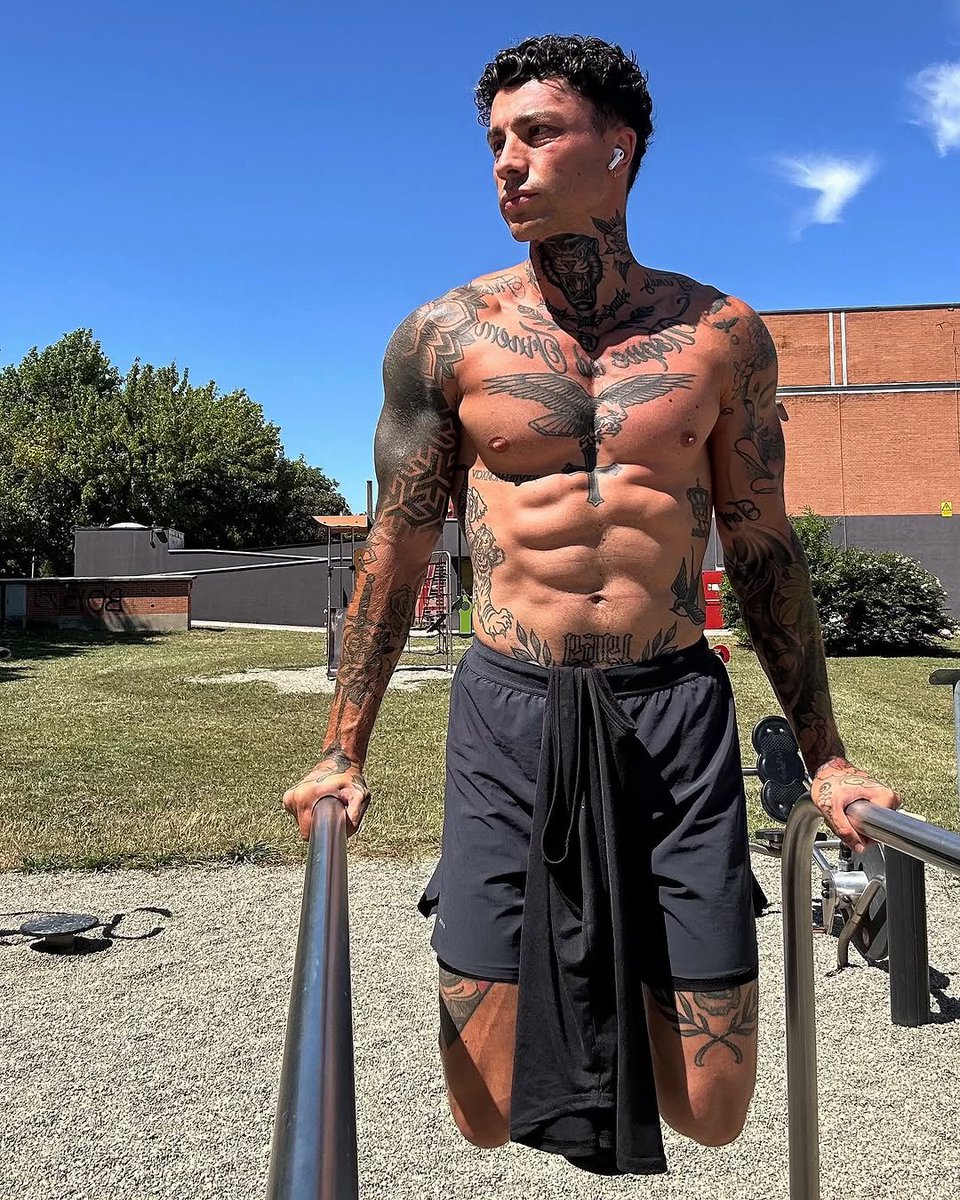 Stone_Lawson_'s tweet image. A fun day in the sun. Preparing for the next step in my journey. On my way to the Apex. 

Balanced . Focused . Disciplined . 

#Thunderdome