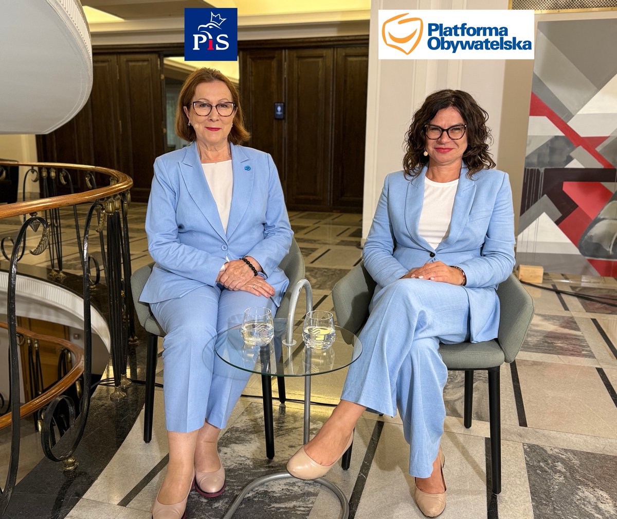 JakubZebrowski's tweet image. Zgrany duet:
💎@a_milczanowska z @pisorgpl
💎@IwonaKarolewska z @Platforma_org
„Baby blue” króluje w Studio Parlament w @polsat_news_pol ✌️
Panie Posłanki twierdzą, że nie mają wspólnego stylisty, ale po dzisiejszym programie, to już sam nie wiem 😎
Red. @BMaslankiewicz jak…