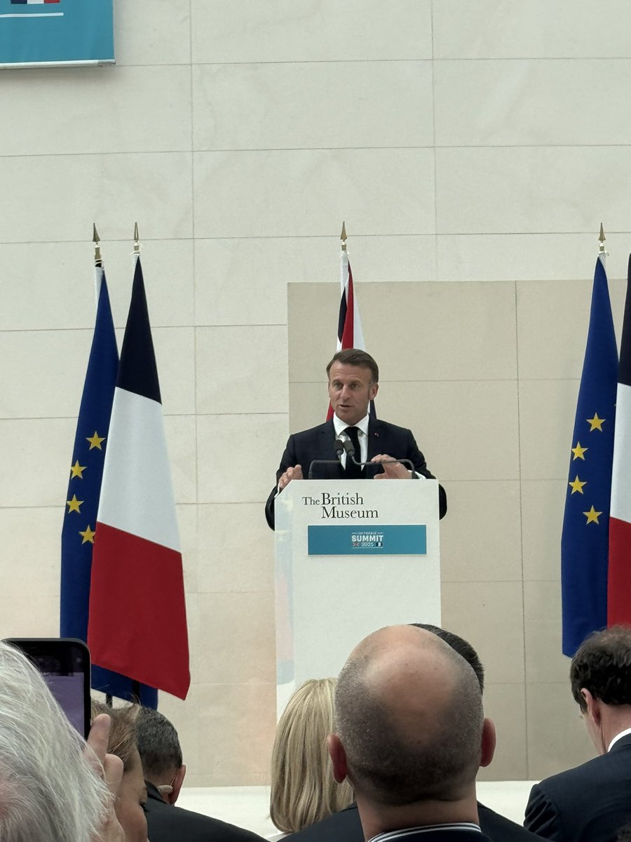 RishiMadlani's tweet photo. Just the 2 world leaders visiting Bloomsbury’s gem @britishmuseum today - a very warm welcome to @Keir_Starmer &amp; @EmmanuelMacron 🇬🇧🇫🇷

Super excited about the Bayeux tapestry coming to Bloomsbury 👏🏾 https://t.co/mpcNUkdFsI