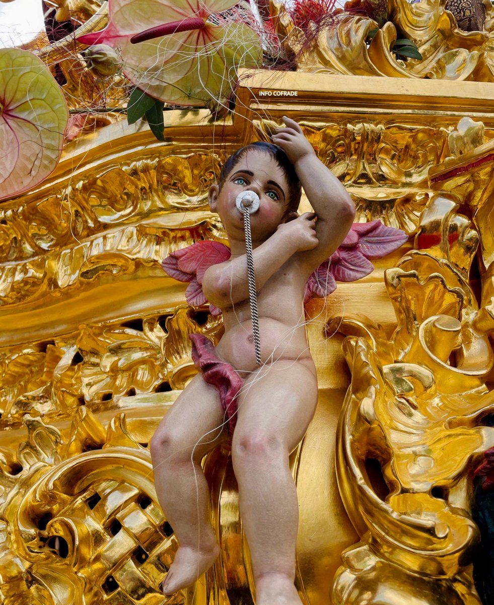 ⚫️⚪️ 𝐏𝐚𝐭𝐫𝐢𝐦𝐨𝐧𝐢𝐨 • Un ángel con chupete en el paso de Nuestro Padre Jesús Cautivo y Rescatado, símbolo de la juventud de la Hermandad de San Pablo.
#SomosSanPablo #CautivoyRescatado