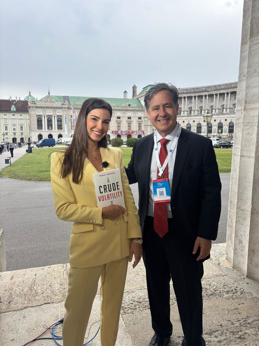 Rapidan Energy Group (@rapidanenergy) on Twitter photo This morning, Rapidan President <a href="/Bob_McNally/">Bob McNally</a> met with Bloomberg's <a href="/JoumannaTV/">Joumanna Nasr Bercetche</a> to discuss the future of oil markets.
bloomberg.com/news/videos/20… This morning, Rapidan President <a href="/Bob_McNally/">Bob McNally</a> met with Bloomberg's <a href="/JoumannaTV/">Joumanna Nasr Bercetche</a> to discuss the future of oil markets.
bloomberg.com/news/videos/20…