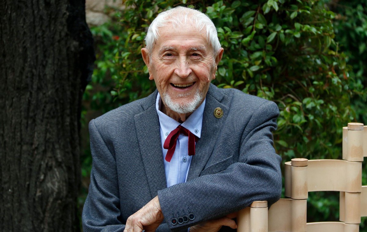 Josep Vallverdú entrega a La Galera la seqüela de 'Rovelló, un dels clàssics de la literatura infantil catalana. 'El retorn de Rovelló' presenta una trama d'aventures i misteris amb personatges i escenaris d'altres obres de l'autor radiobalaguer.cat/portal/63/inde…