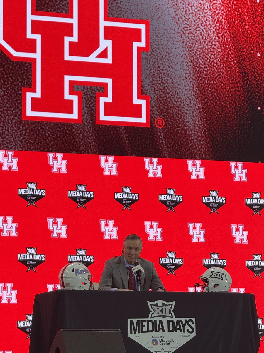 HC Willie Fritz at the podium.