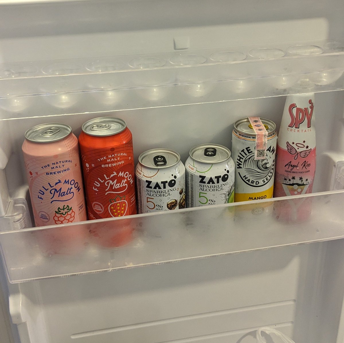 brianbgeronimo's tweet photo. Night 1 in Thailand. Taste test.
#flavored #alcohol https://t.co/eYrtiwIoTA