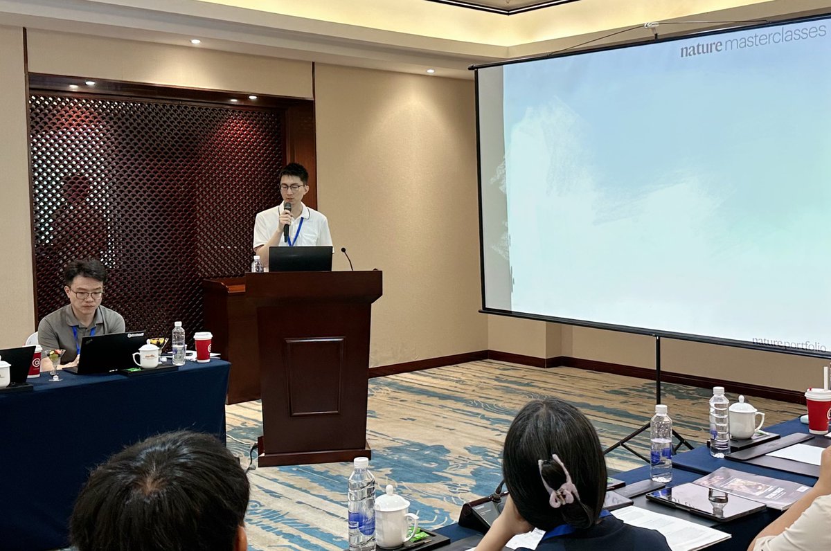 sgqcheng's tweet image. Great to deliver the Nature MasterClasses with Jie @JPanPanJ for the School of Computer Science at Northwestern Polytechnical University in Xi’an, to share our views on what makes a strong computational paper for @NaturePortfolio journals. #labvisit #openscience