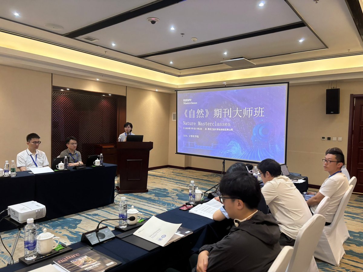 sgqcheng's tweet image. Great to deliver the Nature MasterClasses with Jie @JPanPanJ for the School of Computer Science at Northwestern Polytechnical University in Xi’an, to share our views on what makes a strong computational paper for @NaturePortfolio journals. #labvisit #openscience