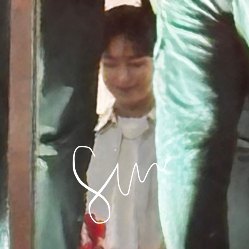 enhypluma's tweet photo. sunoo we can see your cheekies from down here https://t.co/otJ8XnE5cH